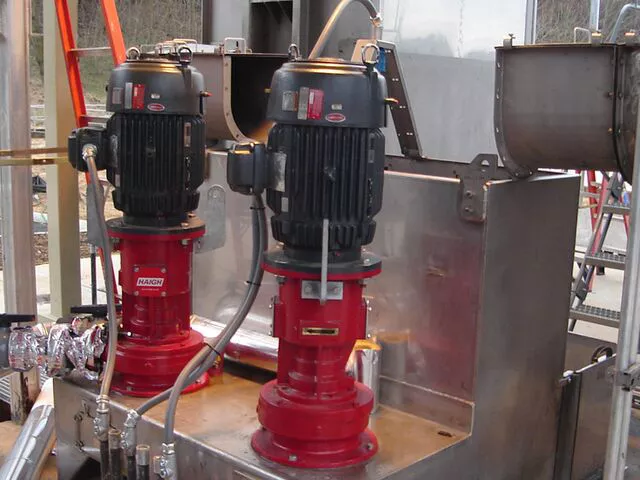 The maceration pump vigorously agitates the wet screenings in the conditioning tank