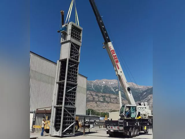 Brackett Green CF200 Band Screen being lifted by crane for installation