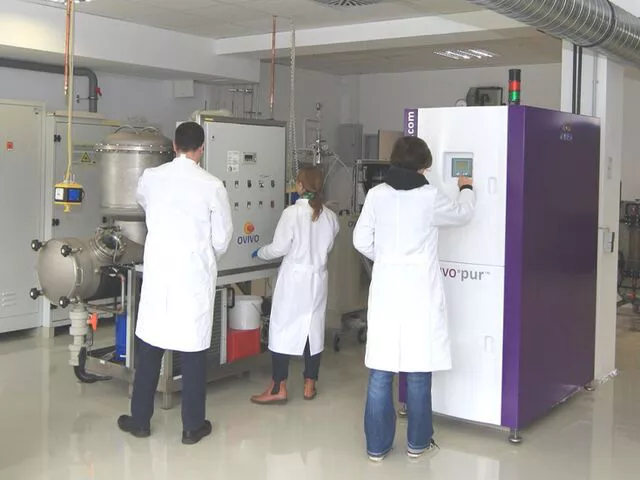 Technicians analysing control panels and Ovivo® Pur™ system 