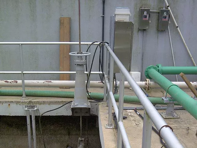 The hand wheel allows the operator to raise or lower the slip tube